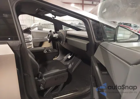 2025 Tesla Cybertruck All-Wheel Drive z USA, uszkodzony, nr VIN 7G2CEHED8SA070952